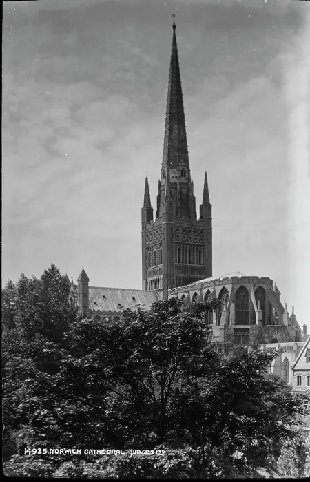 Framed Print : Norwich Cathedral Framed Print : Norwich Cathedral