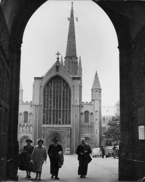 Framed Print : Norwich Cathedral Framed Print : Norwich Cathedral