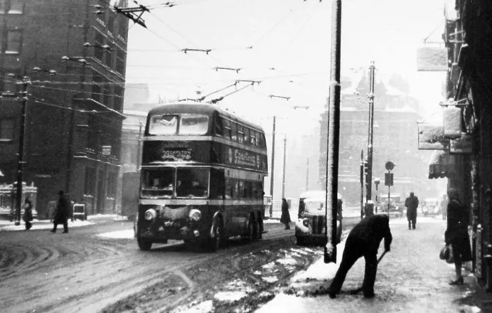 Framed Print : Nottingham Parliament Square Trolleybus in 1949 Framed Print : Nottingham Parliament Square Trolleybus in 1949