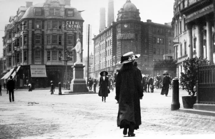 Framed Print : Nottingham Theatre Square in the 1920s Framed Print : Nottingham Theatre Square in the 1920s