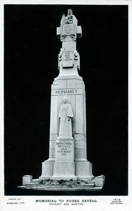 Framed Print : Nurse Edith Cavell Statue - St. Martin's Place, London Framed Print : Nurse Edith Cavell Statue - St. Martin's Place, London