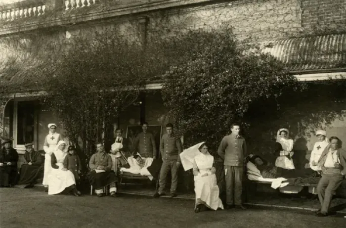 Framed Print : Nurses & Patients, Front Verandah, Quex Park Framed Print : Nurses & Patients, Front Verandah, Quex Park