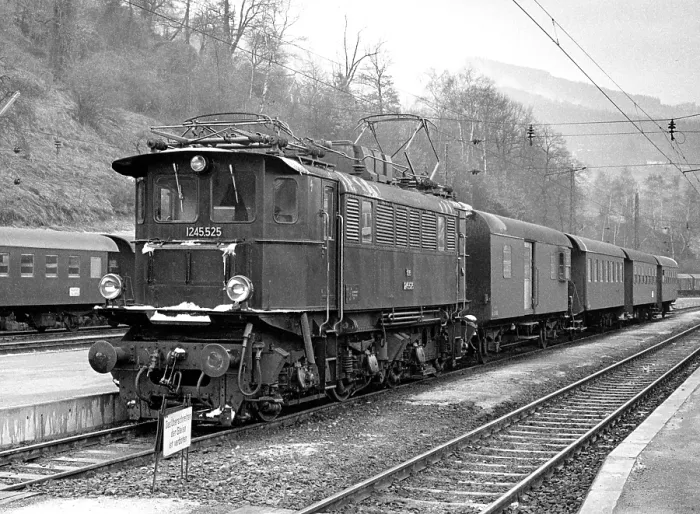 Framed Print : OBB Locomotive 1245.525 Framed Print : OBB Locomotive 1245.525