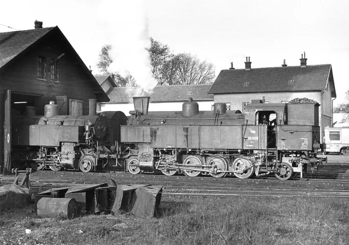 Framed Print : OBB Locomotive 93.1409