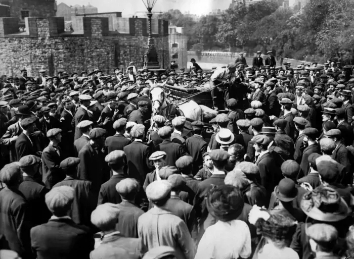 Framed Print : Obstructive crowd of men during dock strike, London Framed Print : Obstructive crowd of men during dock strike, London