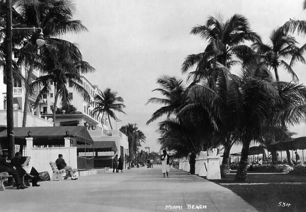 Ocean promenade, Miami Beach, Florida, USA
