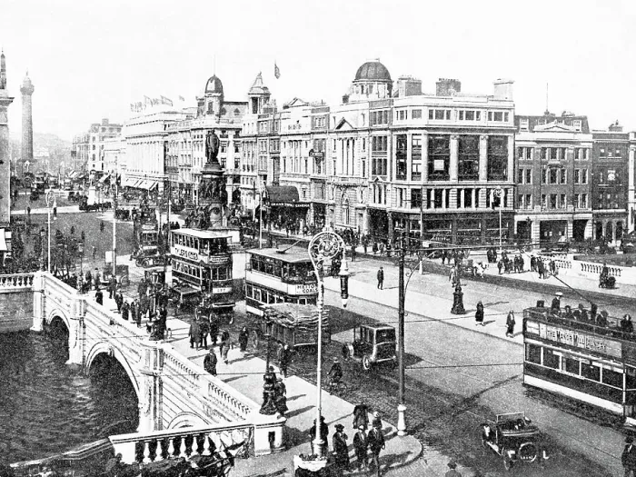 Framed Print : O'Connell Bridge, Dublin, Ireland Framed Print : O'Connell Bridge, Dublin, Ireland