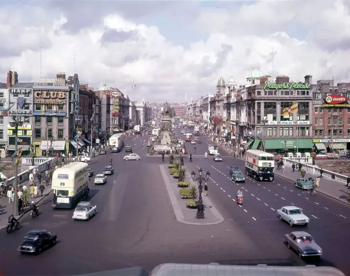 Framed Print : O'Connell Street and Bridge, Dublin Framed Print : O'Connell Street and Bridge, Dublin