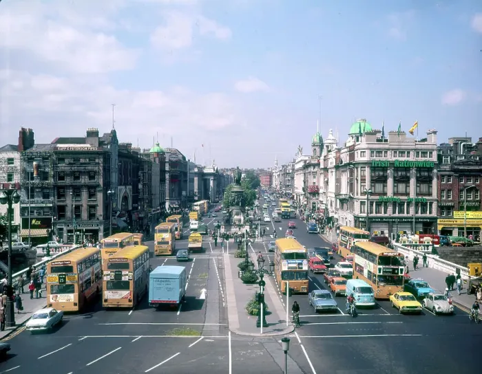 Framed Print : O'Connell Street and Bridge, Dublin Framed Print : O'Connell Street and Bridge, Dublin