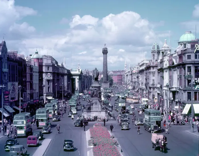 Framed Print : O'Connell Street showing Nelson's Pillar, Dublin Framed Print : O'Connell Street showing Nelson's Pillar, Dublin