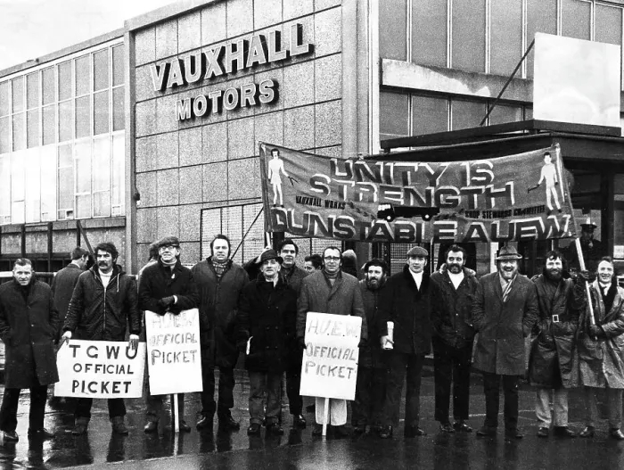 Framed Print : Official picket line outside Vauxhall Motors, Dunstable Framed Print : Official picket line outside Vauxhall Motors, Dunstable