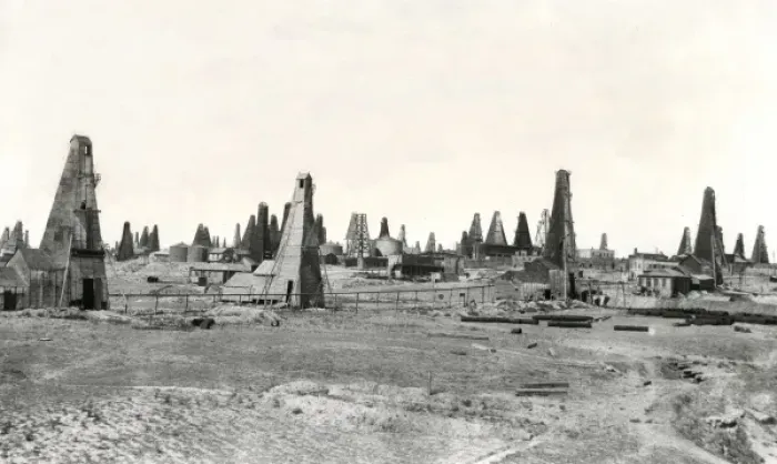 Framed Print : Oil derricks at Binagadi, north of Baku, Armenia, WW1 Framed Print : Oil derricks at Binagadi, north of Baku, Armenia, WW1