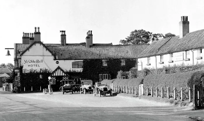Framed Print : Old Bell Hotel, Barnby Moor, early 1900s Framed Print : Old Bell Hotel, Barnby Moor, early 1900s
