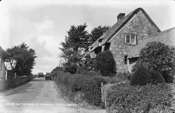 Framed Print : Old Cottage at Godshill Framed Print : Old Cottage at Godshill