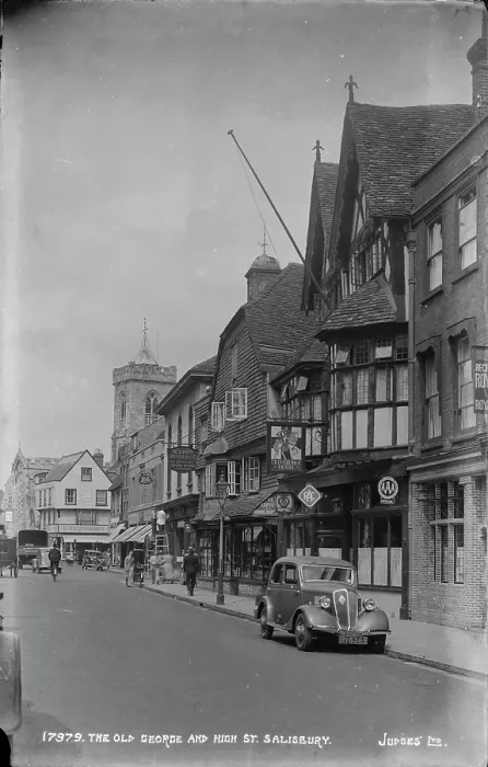 Framed Print : The Old George and High Street, Salisbury Framed Print : The Old George and High Street, Salisbury