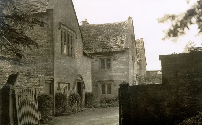 Framed Print : Old Manor Farmhouse, Temple Guiting, Gloucestershire Framed Print : Old Manor Farmhouse, Temple Guiting, Gloucestershire