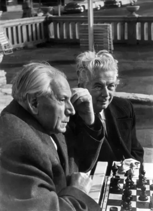 Framed Print : Old Men Playing Chess Framed Print : Old Men Playing Chess