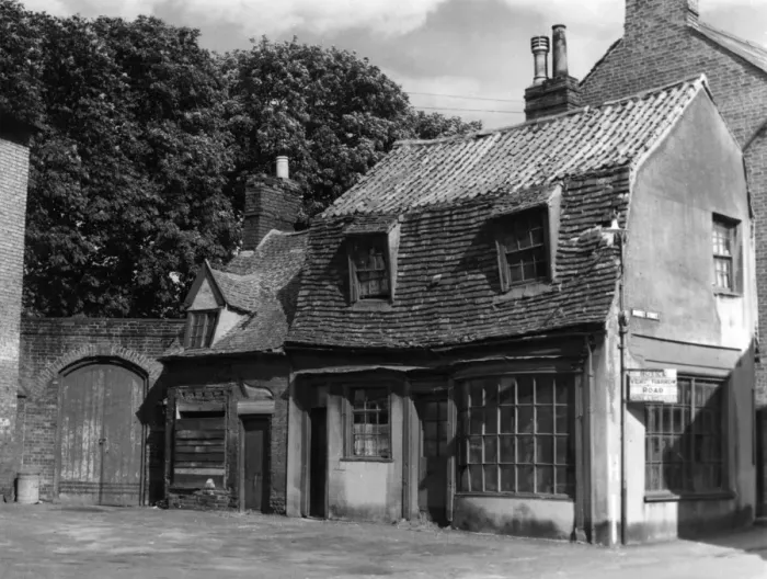 Framed Print : Old Newmarkeet Shop Framed Print : Old Newmarkeet Shop