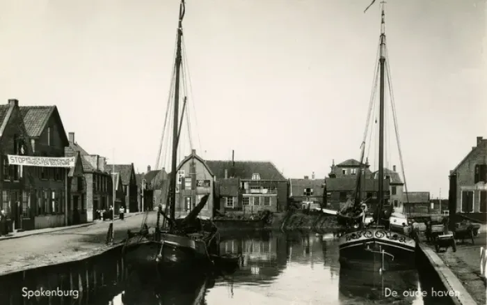 Framed Print : The Old Port, Spakenburg - The Netherlands Framed Print : The Old Port, Spakenburg - The Netherlands