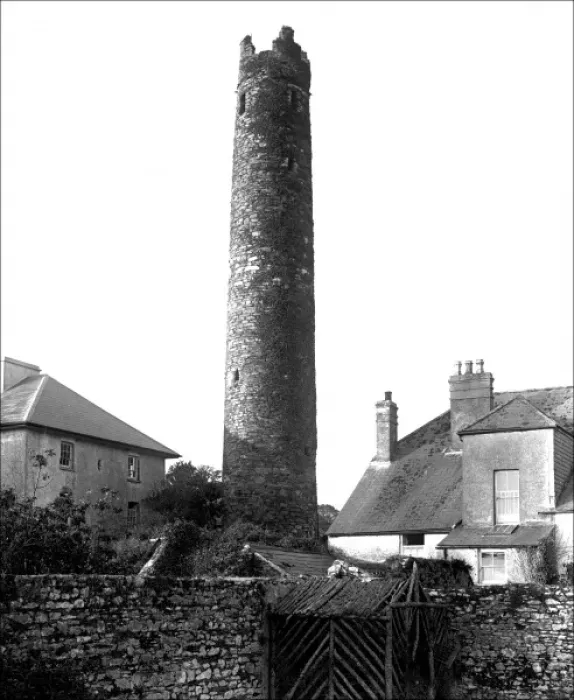 Framed Print : Old round tower in Devon Framed Print : Old round tower in Devon
