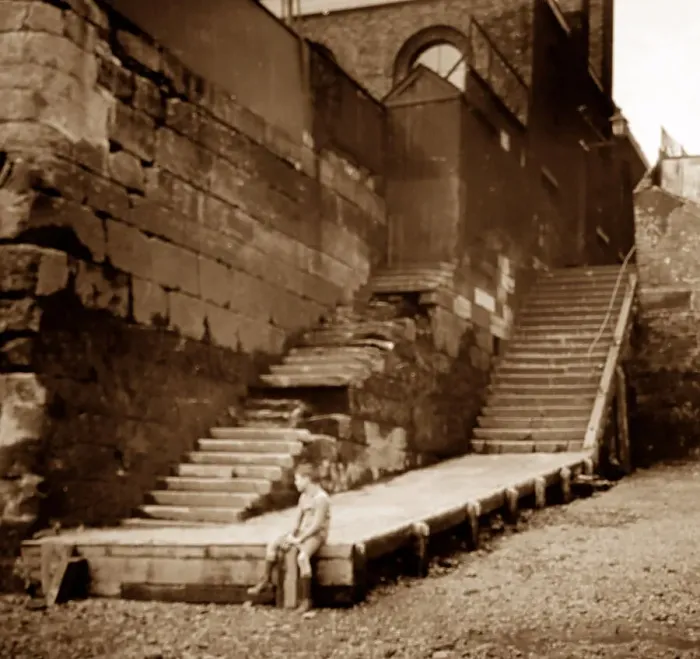 Framed Print : Old Stairs, Wapping, London Framed Print : Old Stairs, Wapping, London