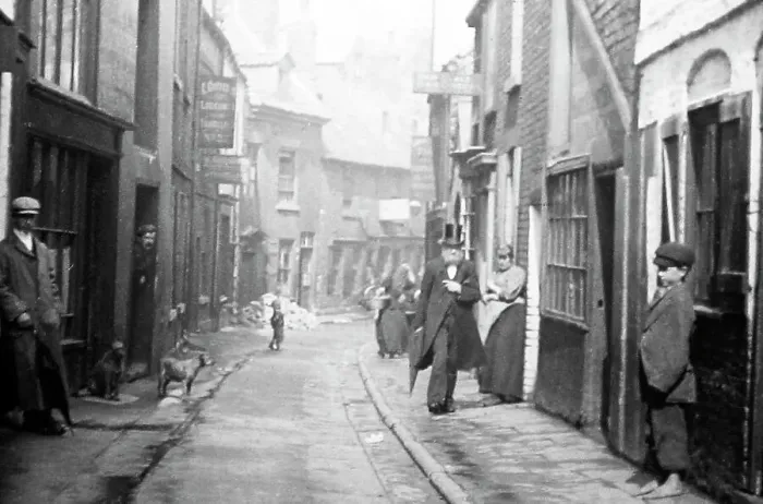 Framed Print : An old street in Scarborough Framed Print : An old street in Scarborough