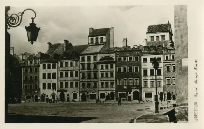 Framed Print : The Old Town Square - Warsaw, Poland Framed Print : The Old Town Square - Warsaw, Poland