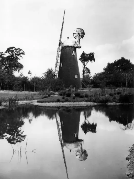 Framed Print : The old windmill at Arkley, near Barnet, Hertfordshire Framed Print : The old windmill at Arkley, near Barnet, Hertfordshire