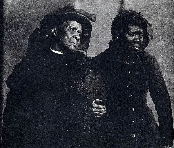 Two old women arm in arm Date: 1900