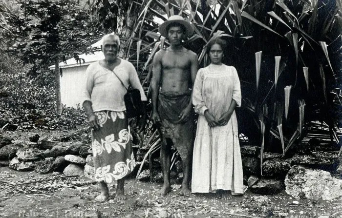 Framed Print : An older man with a young couple - Tahiti, French Polynesia Framed Print : An older man with a young couple - Tahiti, French Polynesia
