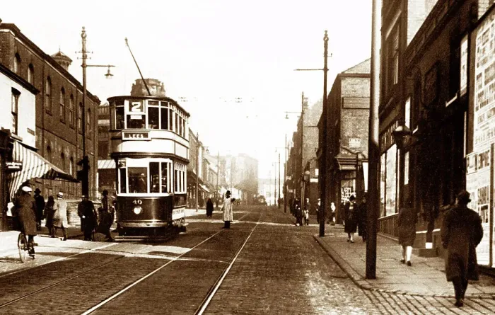 Framed Print : Oldham Manchester Street early 1900s Framed Print : Oldham Manchester Street early 1900s