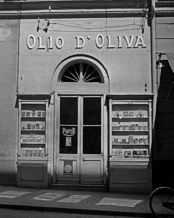 Framed Print : Olio d Oliva, olive oil shop in Paris Framed Print : Olio d Oliva, olive oil shop in Paris