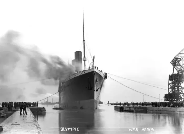 Framed Print : Olympic - a front view of the ship coming in the dock with a lot of people Framed Print : Olympic - a front view of the ship coming in the dock with a lot of people