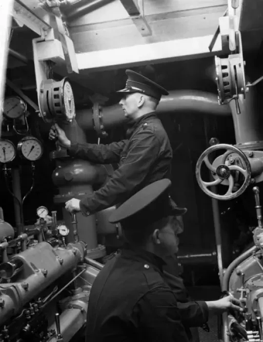 Framed Print : Operating the London Fire Brigades fireboat Massey Shaw Framed Print : Operating the London Fire Brigades fireboat Massey Shaw