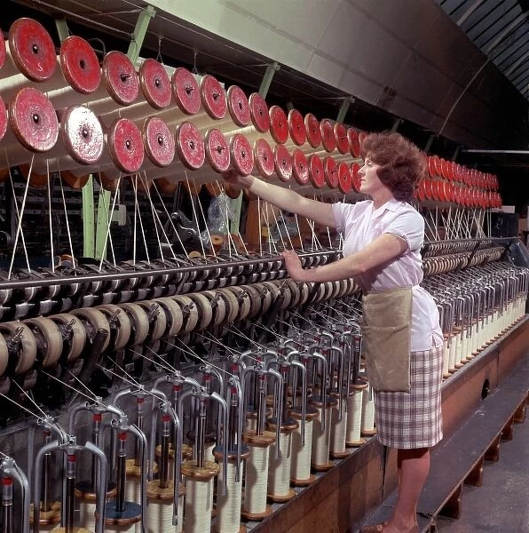 Operating a wool-winding machine