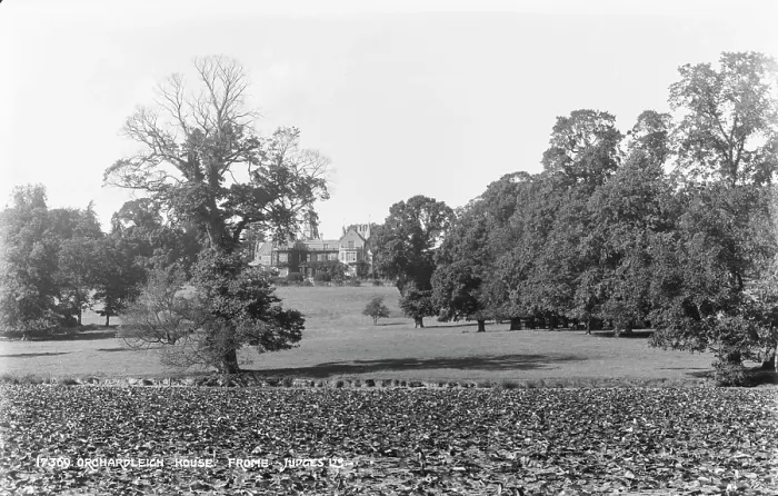 Framed Print : Orchardleigh House from Judges Framed Print : Orchardleigh House from Judges