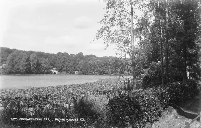 Framed Print : Orchardleigh Park Framed Print : Orchardleigh Park