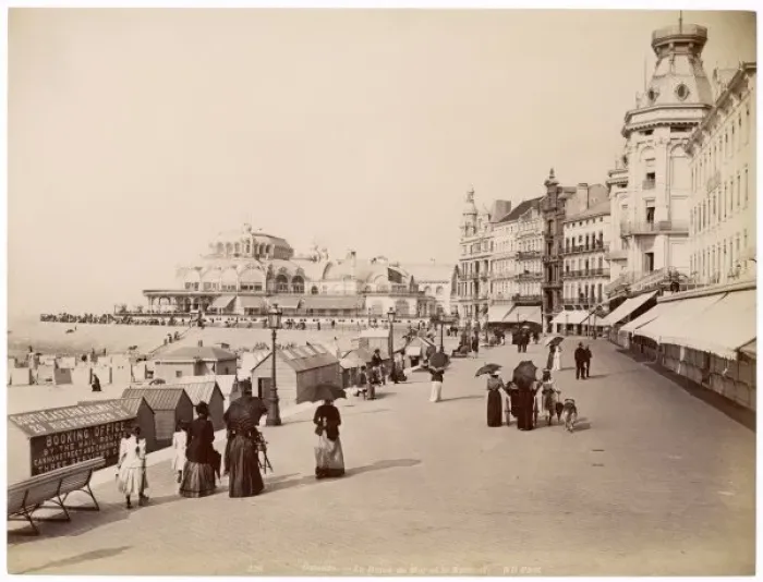 Framed Print : Ostend Promenade / Photo Framed Print : Ostend Promenade / Photo