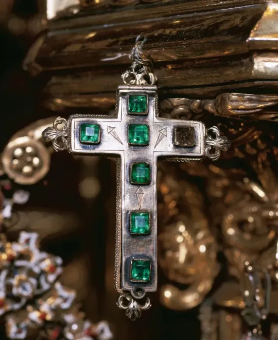 Framed Print : Ostensorium. Gothic. 14th C. Detail cross adorned with green Framed Print : Ostensorium. Gothic. 14th C. Detail cross adorned with green