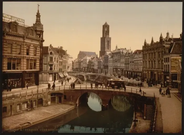 Framed Print : The Oude Gracht Bakkerbrug, Utrecht, Holland Framed Print : The Oude Gracht Bakkerbrug, Utrecht, Holland