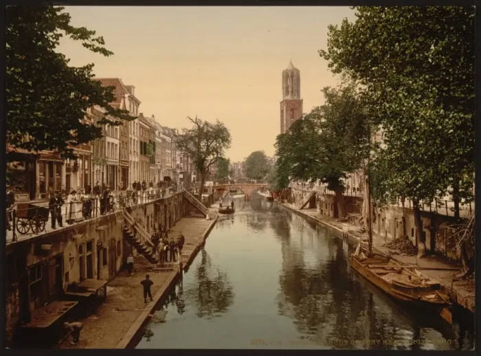 Framed Print : The Oude Gracht Hamburgerbrug, Utrecht, Holland Framed Print : The Oude Gracht Hamburgerbrug, Utrecht, Holland