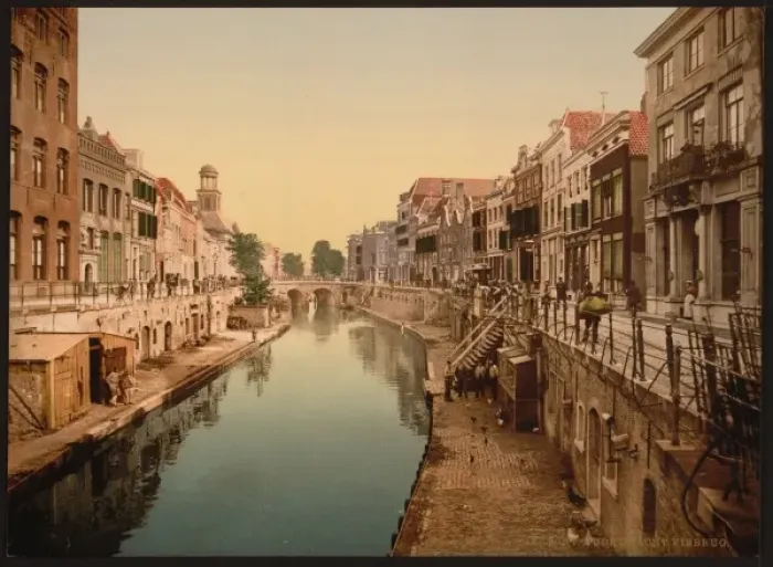 Framed Print : The Oude Gracht Viebrug, Utrecht, Holland Framed Print : The Oude Gracht Viebrug, Utrecht, Holland