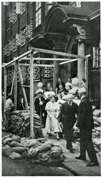 Framed Print : Outbreak of WWII - Queen visits Vincent Square hospital 1939 Framed Print : Outbreak of WWII - Queen visits Vincent Square hospital 1939