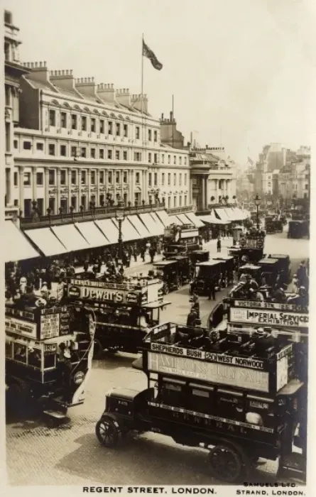 Framed Print : Oxford Circus and Regents Street, London Framed Print : Oxford Circus and Regents Street, London