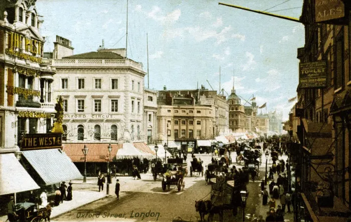 Framed Print : Oxford Street and Oxford Circus, London Framed Print : Oxford Street and Oxford Circus, London