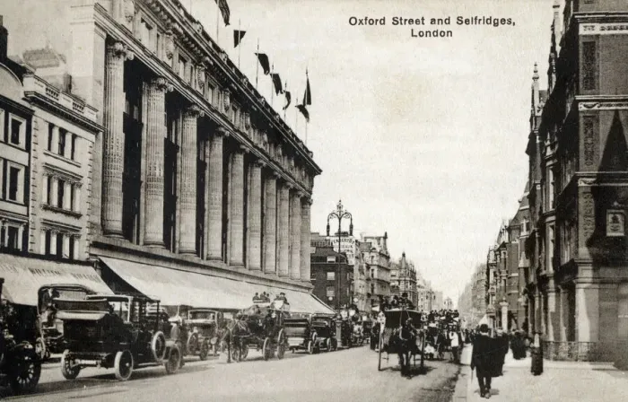 Framed Print : Oxford Street and Selfridges, London Framed Print : Oxford Street and Selfridges, London