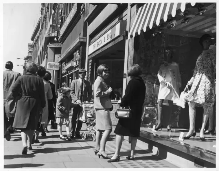 Framed Print : Oxford Street Shopping Framed Print : Oxford Street Shopping