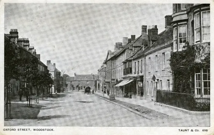 Framed Print : Oxford Street, Woodstock, Oxfordshire Framed Print : Oxford Street, Woodstock, Oxfordshire