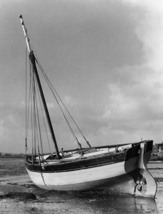 Framed Print : Oyster boat on River Exe, Topsham, Devon Framed Print : Oyster boat on River Exe, Topsham, Devon