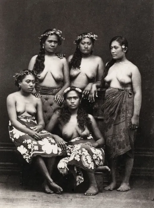 Framed Print : Pacific Islands, Oceania: portrait of young women Framed Print : Pacific Islands, Oceania: portrait of young women